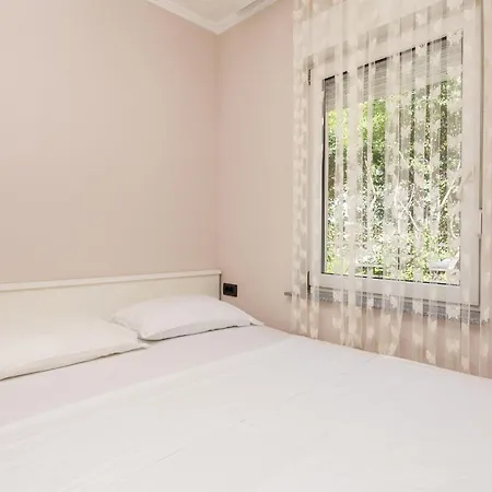 Apartment 2 Bedroom Pet Friendly In *
