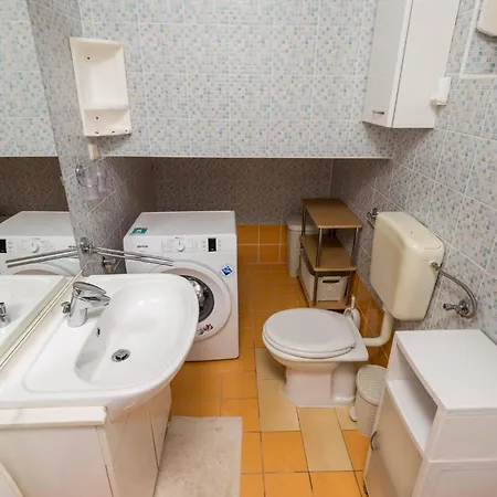 Apartment 2 Bedroom Pet Friendly In Opatija