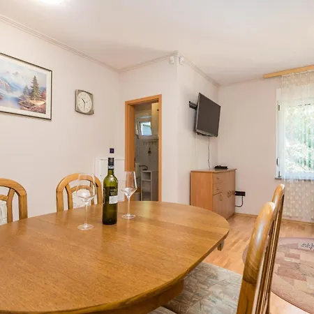 2 Bedroom Pet Friendly In Opatija