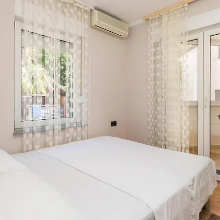 2 Bedroom Pet Friendly In Opatija