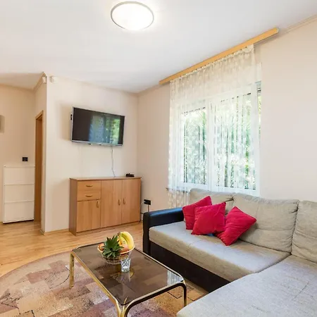 2 Bedroom Pet Friendly In