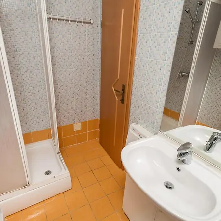 Apartment 2 Bedroom Pet Friendly In Opatija