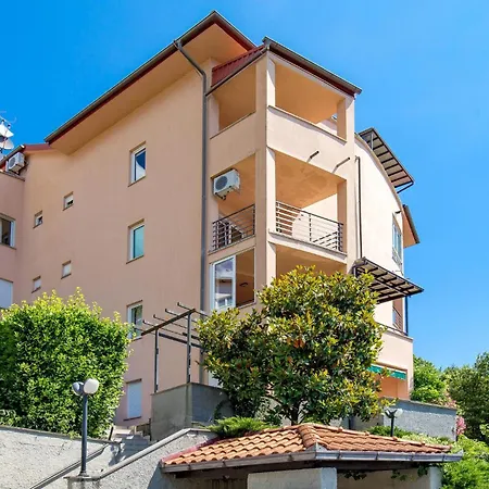 2 Bedroom Pet Friendly In